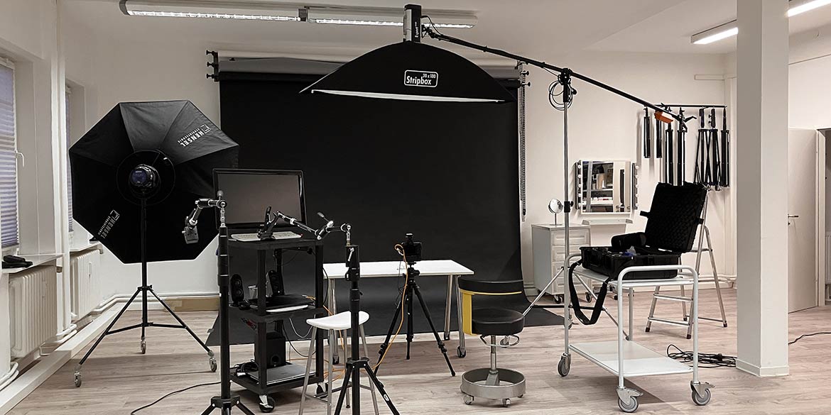 Making-of-Bild von Imageaufnahmen des Kopfhörers OAE2 von Grell im Studio 7. Stock Hannover mit Fotograf Daniel Möller