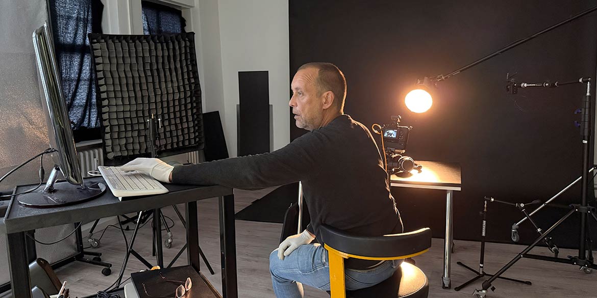 Making-of-Bild von Imageaufnahmen des Kopfhörers OAE2 von Grell im Studio 7. Stock Hannover mit Fotograf Daniel Möller