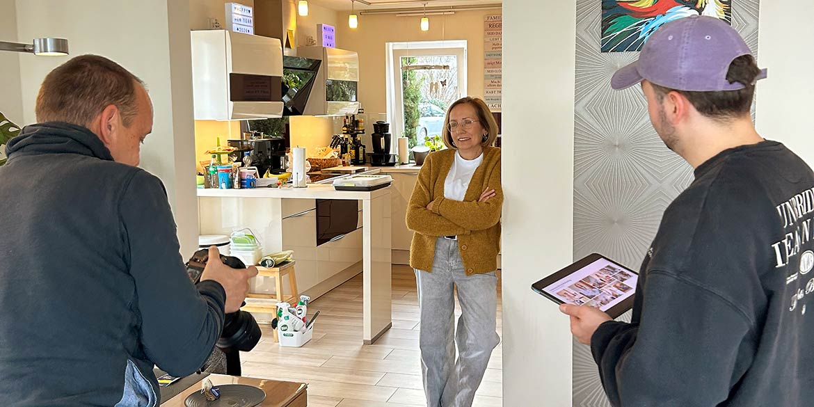 Making-of-Bild von Portraitaufnahmen einer Patientin für Sanofi Aventis mit Fotograf Daniel Möller aus Hannover