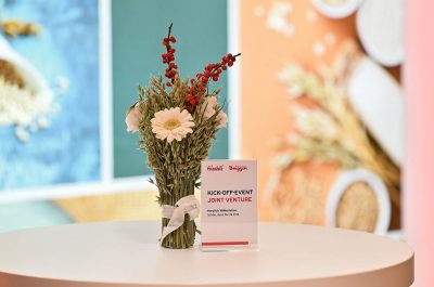 Reportageaufnahme von der Eröffnung "The Oat Factory" von frischli Milchwerke GmbH und H. & J. Brüggen KG von Fotograf Daniel Möller aus Hannover