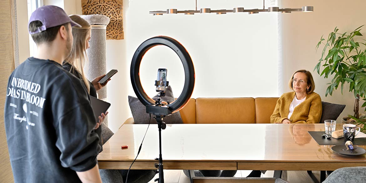 Making-of-Bild von Portraitaufnahmen einer Patientin für Sanofi Aventis mit Fotograf Daniel Möller aus Hannover