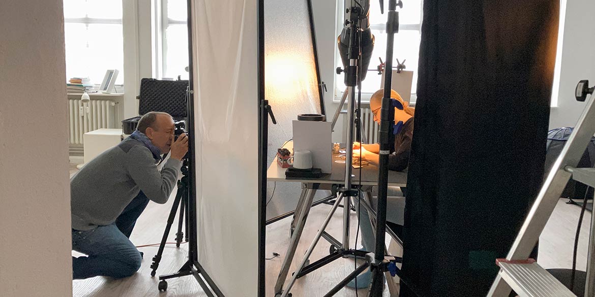 Making-of-Bild von Imageaufnahmen für Wertgarantie im Studio 7. Stock mit Fotograf Daniel Möller aus Hannover