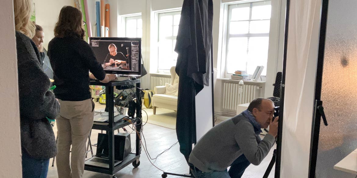 Making-of-Bild von Imageaufnahmen für Wertgarantie im Studio 7. Stock mit Fotograf Daniel Möller aus Hannover