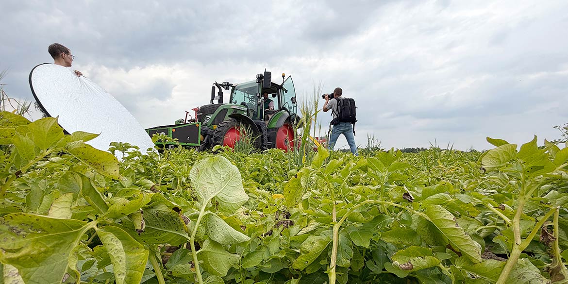 Making-of-Bild von Businessportraits von Dr. Holger Hennies für den Landvolk Niedersachsen Landesbauernverband e.V. Hannover mit Fotograf Daniel Möller aus Hannover