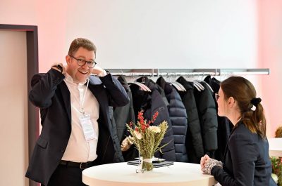Reportageaufnahme von der Eröffnung "The Oat Factory" von frischli Milchwerke GmbH und H. & J. Brüggen KG von Fotograf Daniel Möller aus Hannover