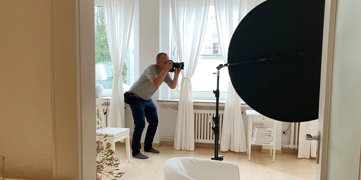 Making-of-Bild von Businessportraits in der Feinstoffpraxis Hannover mit Fotograf Daniel Möller