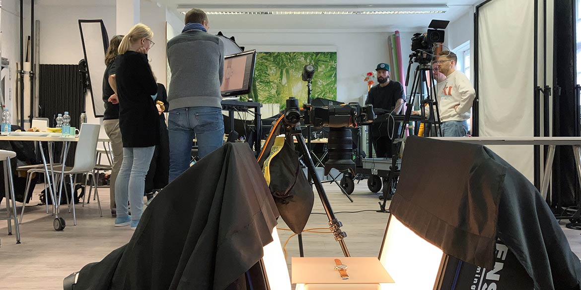 Making-of-Bild von Imageaufnahmen für Wertgarantie im Studio 7. Stock mit Fotograf Daniel Möller aus Hannover