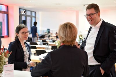 Reportageaufnahme von der Eröffnung "The Oat Factory" von frischli Milchwerke GmbH und H. & J. Brüggen KG von Fotograf Daniel Möller aus Hannover