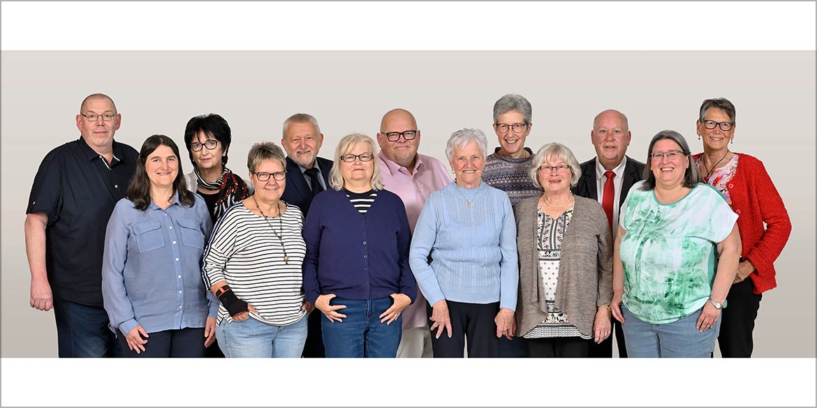 Teamaufnahmen für den SoVD-Landesverband Niedersachsen e. V. im Dorfgemeinschaftshaus Krähenwinkel mit Fotograf Daniel Möller aus Hannover