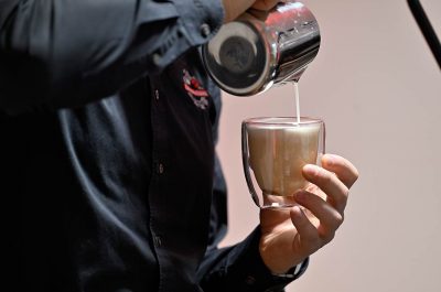 Reportageaufnahme von der Eröffnung "The Oat Factory" von frischli Milchwerke GmbH und H. & J. Brüggen KG von Fotograf Daniel Möller aus Hannover