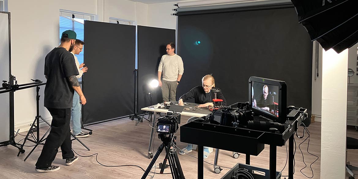 Making-of-Bild von Imageaufnahmen für Wertgarantie im Studio 7. Stock mit Fotograf Daniel Möller aus Hannover