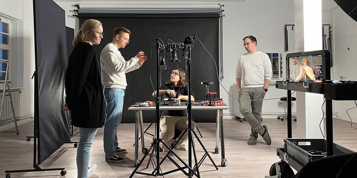 Making-of-Bild von Imageaufnahmen für Wertgarantie im Studio 7. Stock mit Fotograf Daniel Möller aus Hannover