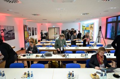Reportageaufnahme von der Eröffnung "The Oat Factory" von frischli Milchwerke GmbH und H. & J. Brüggen KG von Fotograf Daniel Möller aus Hannover