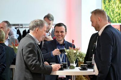 Reportageaufnahme von der Eröffnung "The Oat Factory" von frischli Milchwerke GmbH und H. & J. Brüggen KG von Fotograf Daniel Möller aus Hannover