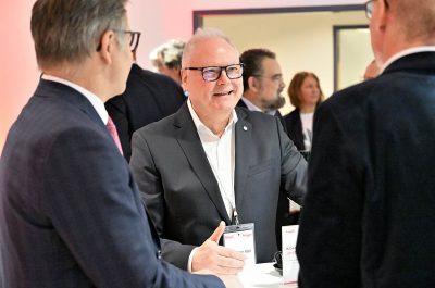 Reportageaufnahme von der Eröffnung "The Oat Factory" von frischli Milchwerke GmbH und H. & J. Brüggen KG von Fotograf Daniel Möller aus Hannover