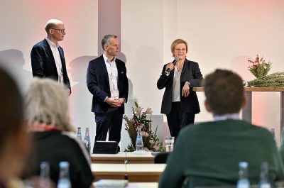 Reportageaufnahme von der Eröffnung "The Oat Factory" von frischli Milchwerke GmbH und H. & J. Brüggen KG von Fotograf Daniel Möller aus Hannover