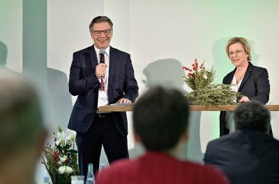 Reportageaufnahme von der Eröffnung "The Oat Factory" von frischli Milchwerke GmbH und H. & J. Brüggen KG von Fotograf Daniel Möller aus Hannover