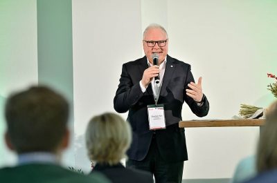 Reportageaufnahme von der Eröffnung "The Oat Factory" von frischli Milchwerke GmbH und H. & J. Brüggen KG von Fotograf Daniel Möller aus Hannover