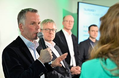 Reportageaufnahme von der Eröffnung "The Oat Factory" von frischli Milchwerke GmbH und H. & J. Brüggen KG von Fotograf Daniel Möller aus Hannover