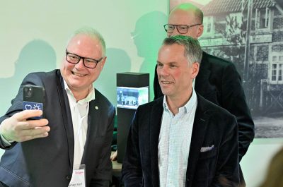 Reportageaufnahme von der Eröffnung "The Oat Factory" von frischli Milchwerke GmbH und H. & J. Brüggen KG von Fotograf Daniel Möller aus Hannover
