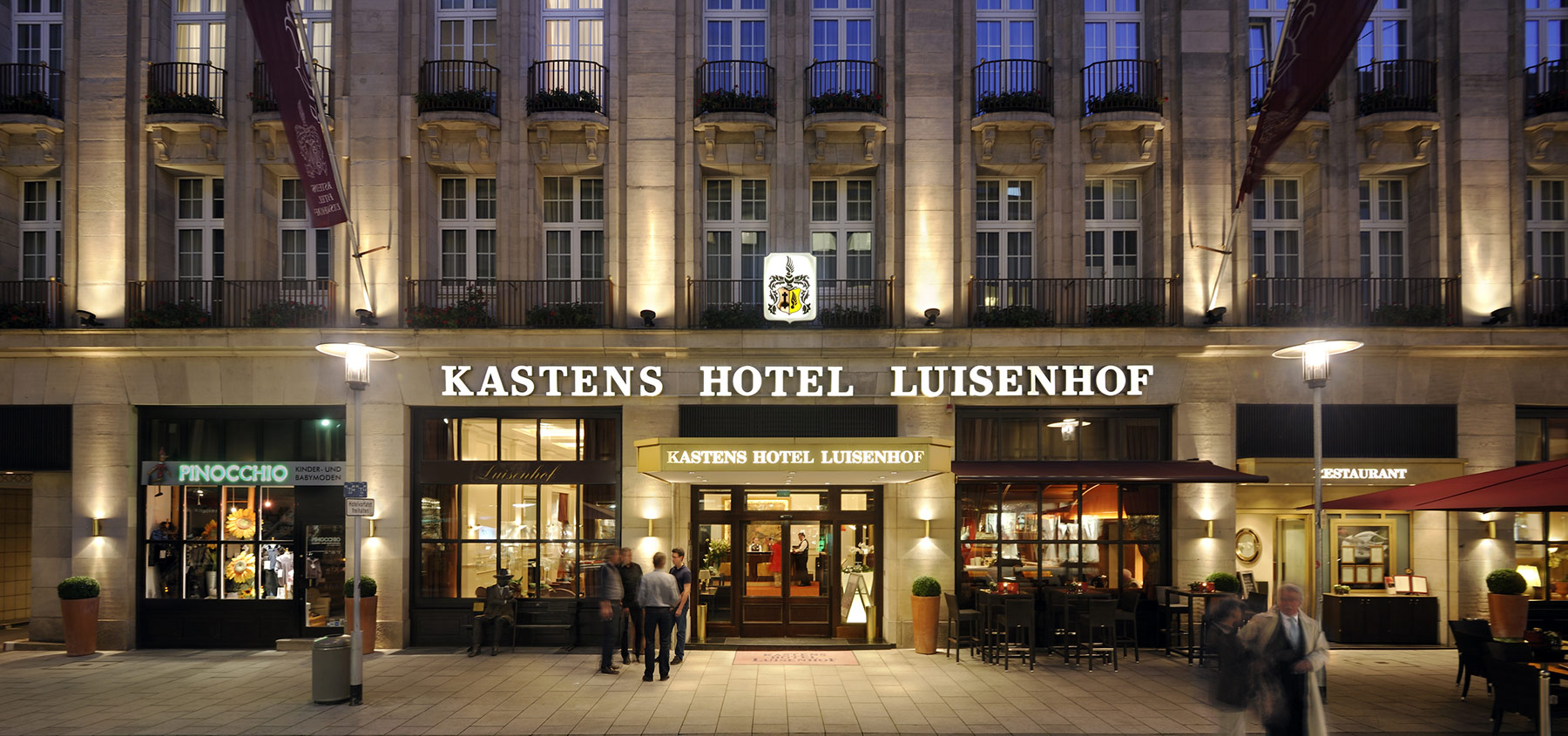 Nachtaufnahme des Kastens Hotel Luisenhof von Fotograf Daniel Möller aus Hannover